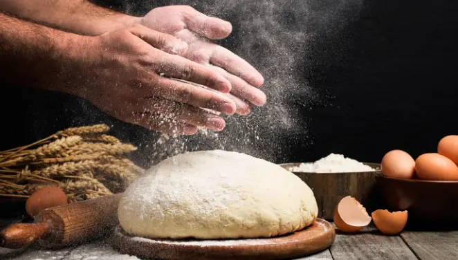 Imagen ilustrativa de la elaboración de pan sin gluten casero, relacionada con recetas y consejos prácticos.